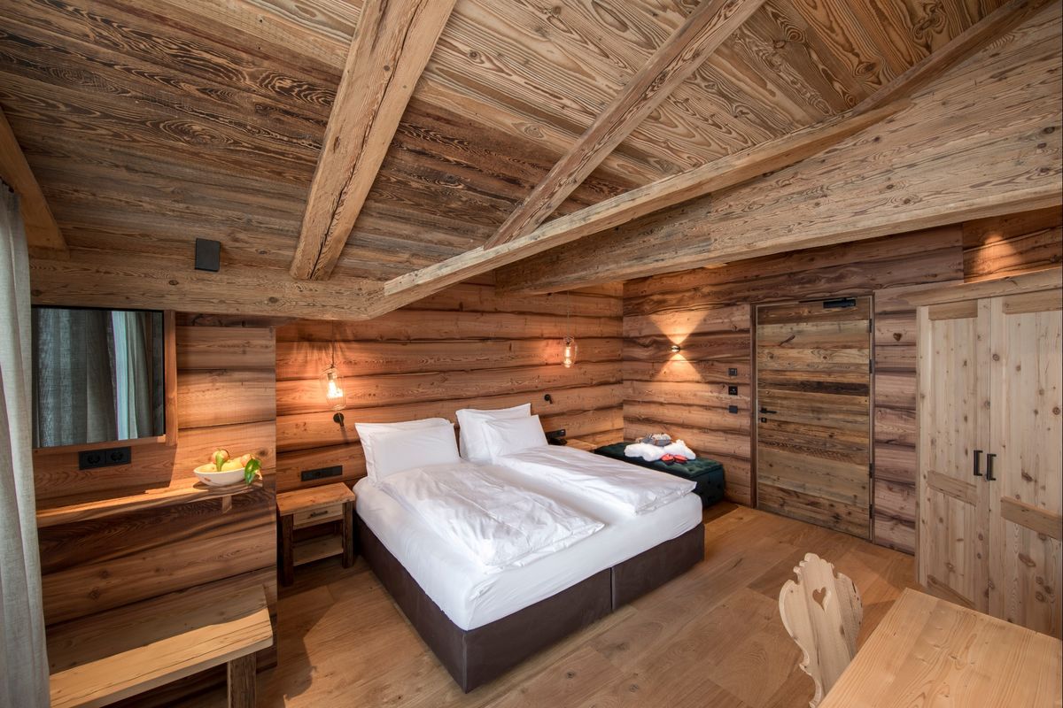 Romantic Bedroom – mountain view from the window