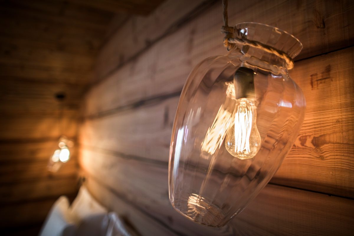 Romantic Bedroom – full view of the room